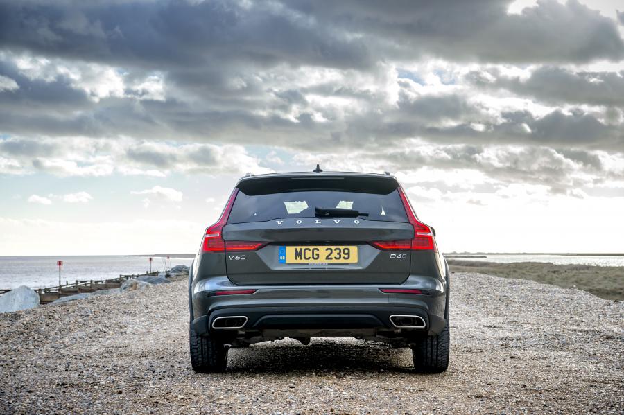  Volvo V60 D4 Cross Country 2019 года  (UK) (фото 30 из 43)